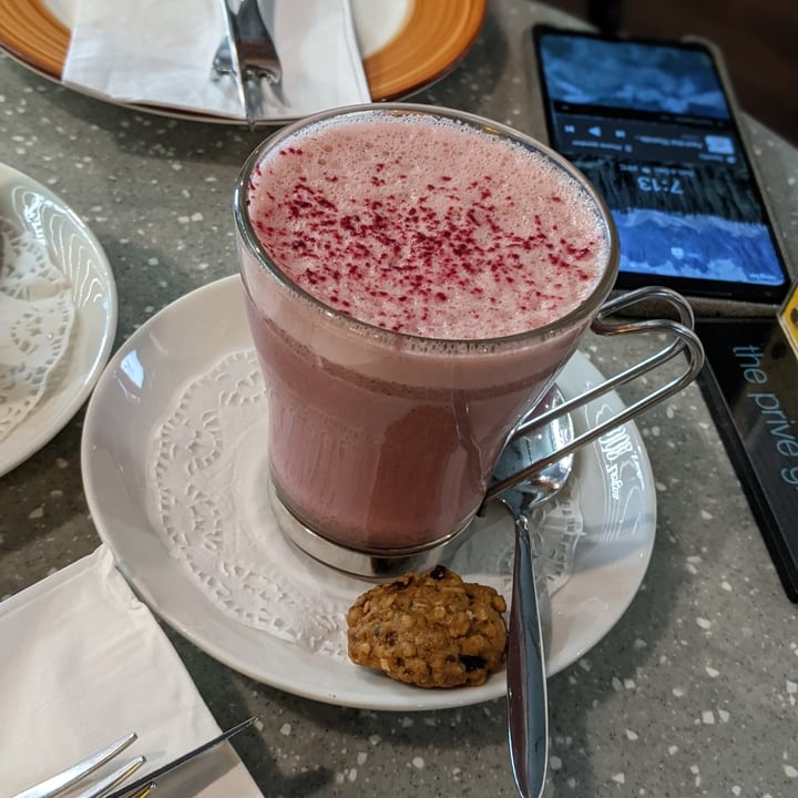 photo of Privé Paragon Beetroot Soy Latte shared by @oblongboxes on  06 Dec 2020 - review