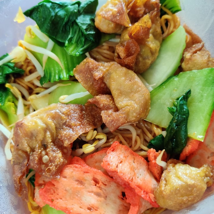photo of Daily Green (St. George's Road) Fried wonton with noodles shared by @fourdollars on  19 Apr 2021 - review
