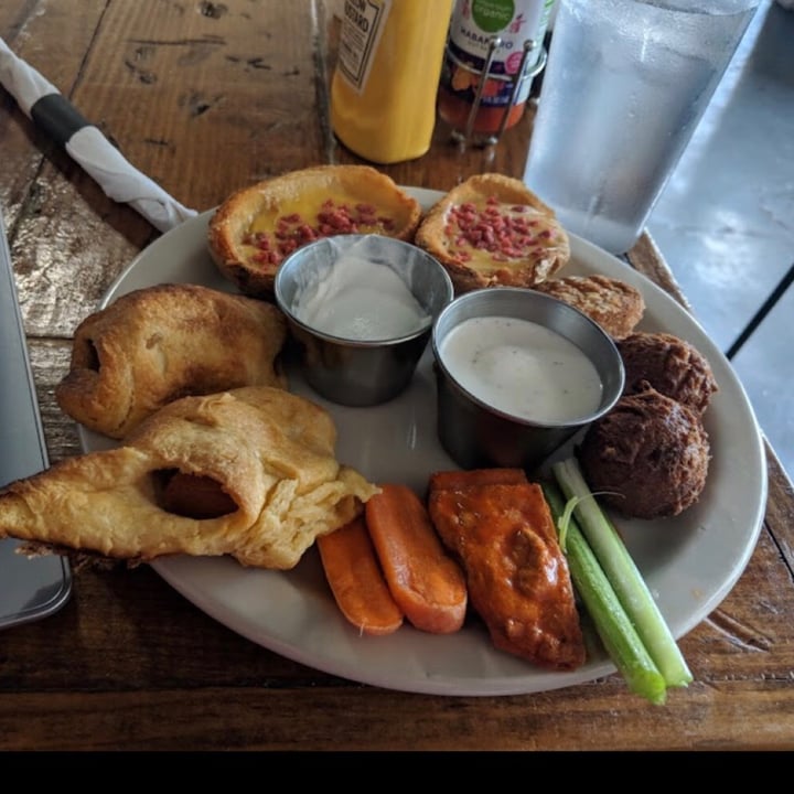 photo of Imagine Vegan Cafe Appetizer Sampler shared by @thedarktower on  10 May 2022 - review