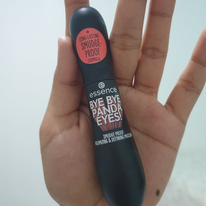 photo of Essence  Bye Bye Panda Eyes Smudge Proof shared by @valgmon on  27 May 2021 - review