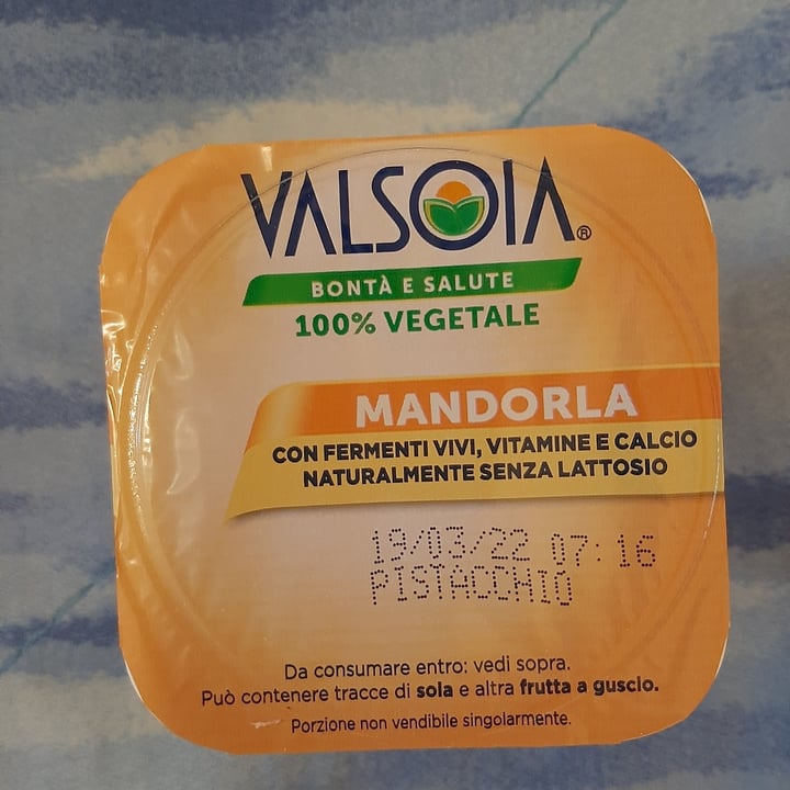 photo of Valsoia Pistacchio Mandorla shared by @saracacciatore on  24 Apr 2022 - review