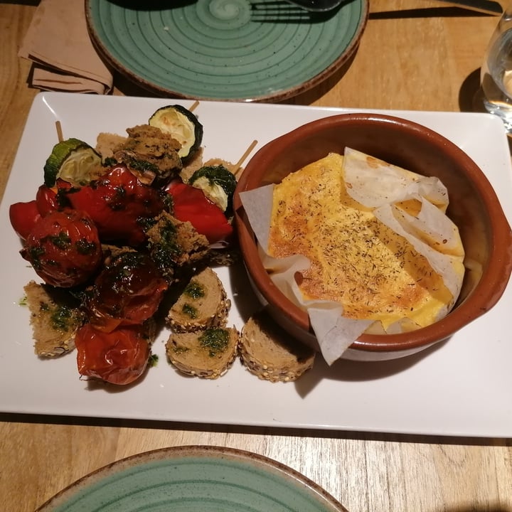 photo of Restaurante Alive Vegan cheese fondue shared by @lauretalaulau on  24 Aug 2022 - review