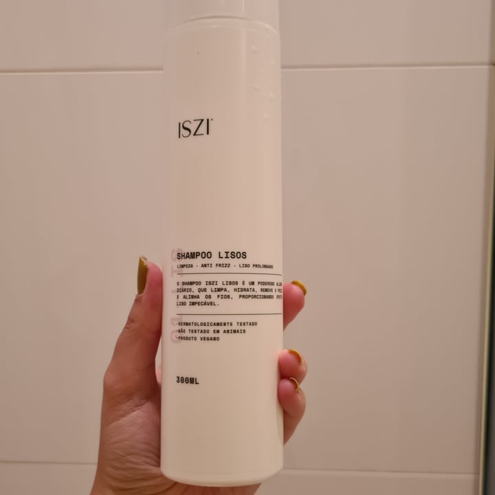 photo of Iszi Shampoo Lisos shared by @vivianmaximo on  11 Aug 2021 - review