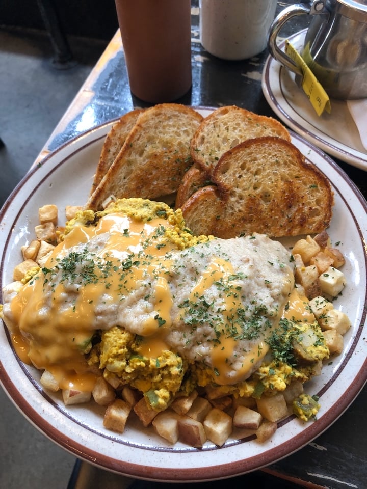 photo of Wayward Vegan Cafe Farmer’s Hash shared by @wanderlustmoonduo on  21 Mar 2020 - review