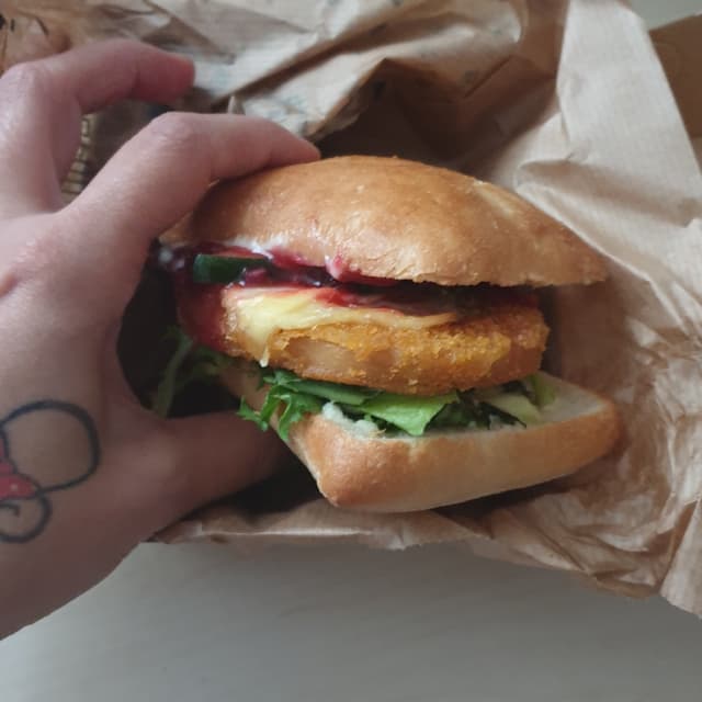 Photo of the dish “Pink Edgy Burger”