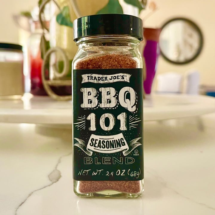 photo of Trader Joe's BBQ 101 Seasoning shared by @ellefire on  24 Sep 2021 - review