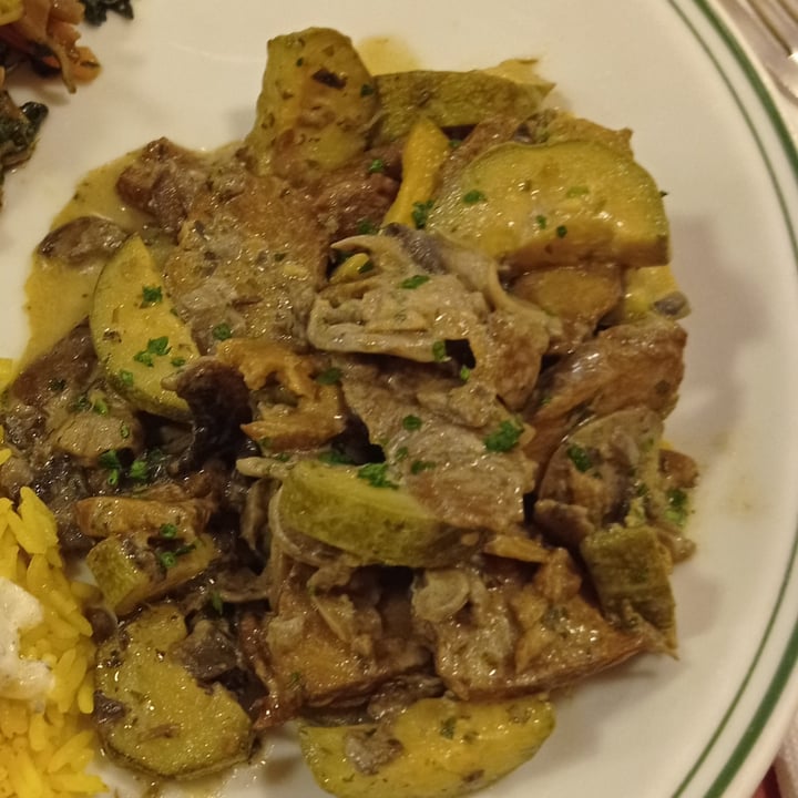 photo of Lunanuova Ristorante Vegetariano Scaloppine Di Seitan Con Funghi E Zucchine shared by @beatricedearca on  12 Jun 2022 - review