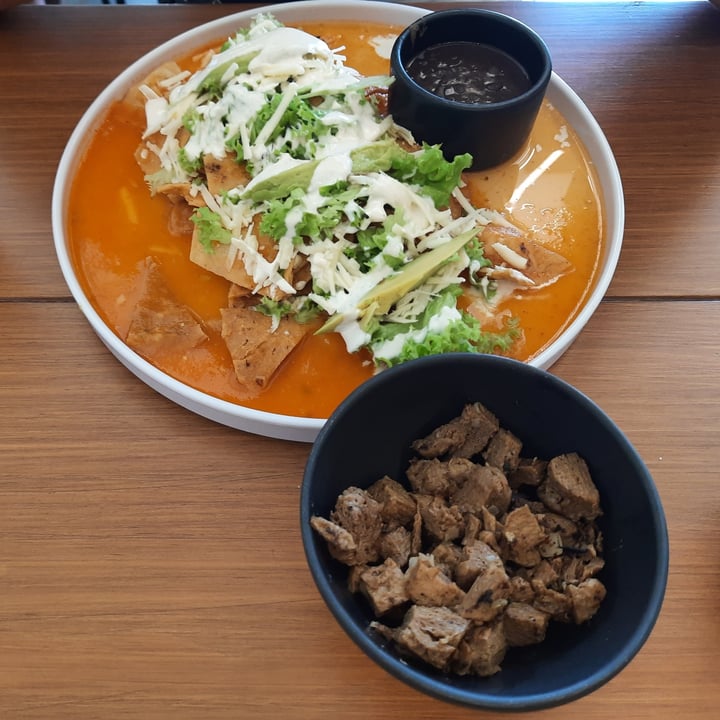 photo of Herbívoro Chilaquiles shared by @kariiflores on  02 Jun 2021 - review