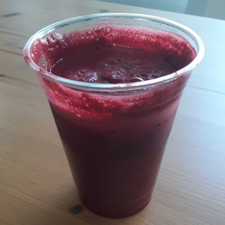 photo of Whole Green Cafe Orange Beet and Apple Fresh Squeezed Juice shared by @heartartichokehearts on  02 May 2022 - review