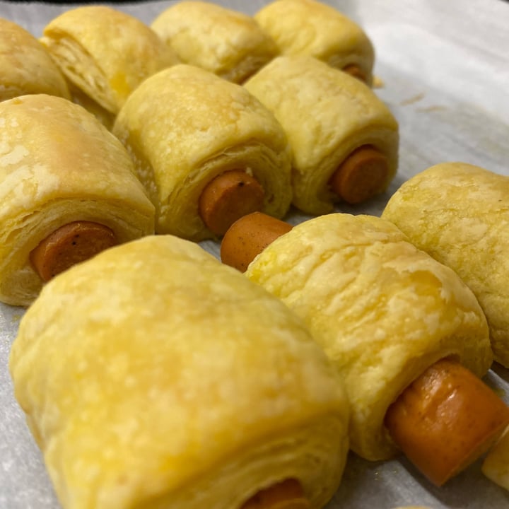 photo of Filosophy Mini Greek plant-based Sausage rolls shared by @kerent10 on  10 Sep 2022 - review