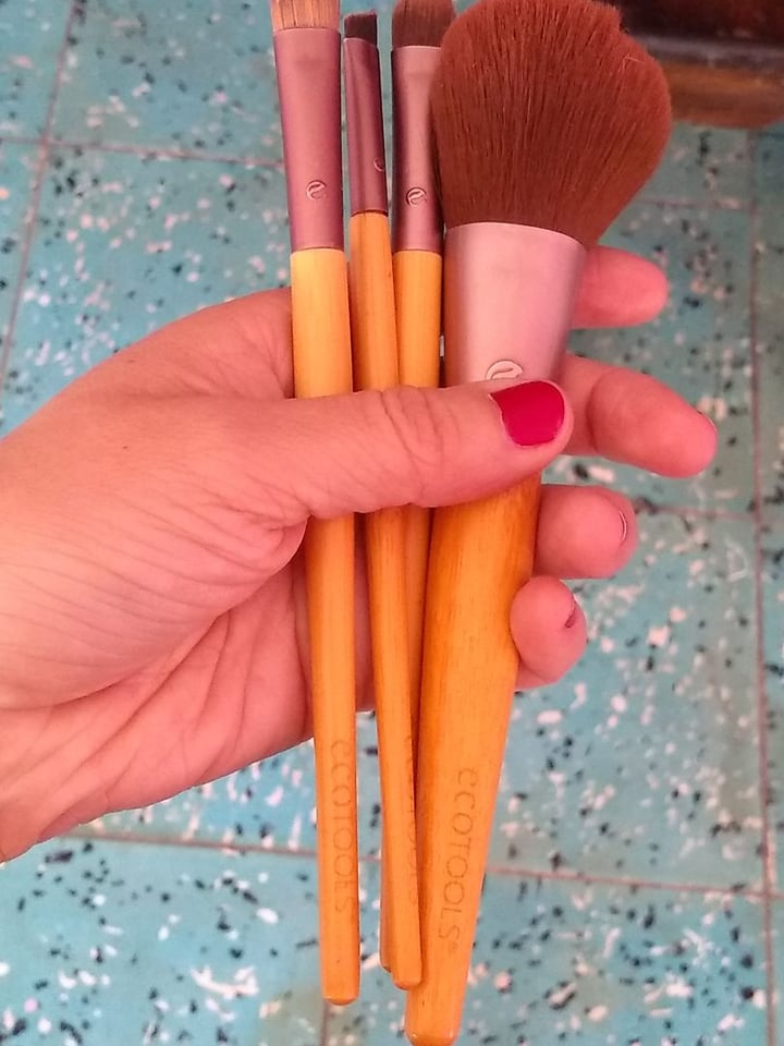 photo of EcoTools Blending & Bronzing Brush shared by @romina1717 on  26 Feb 2020 - review