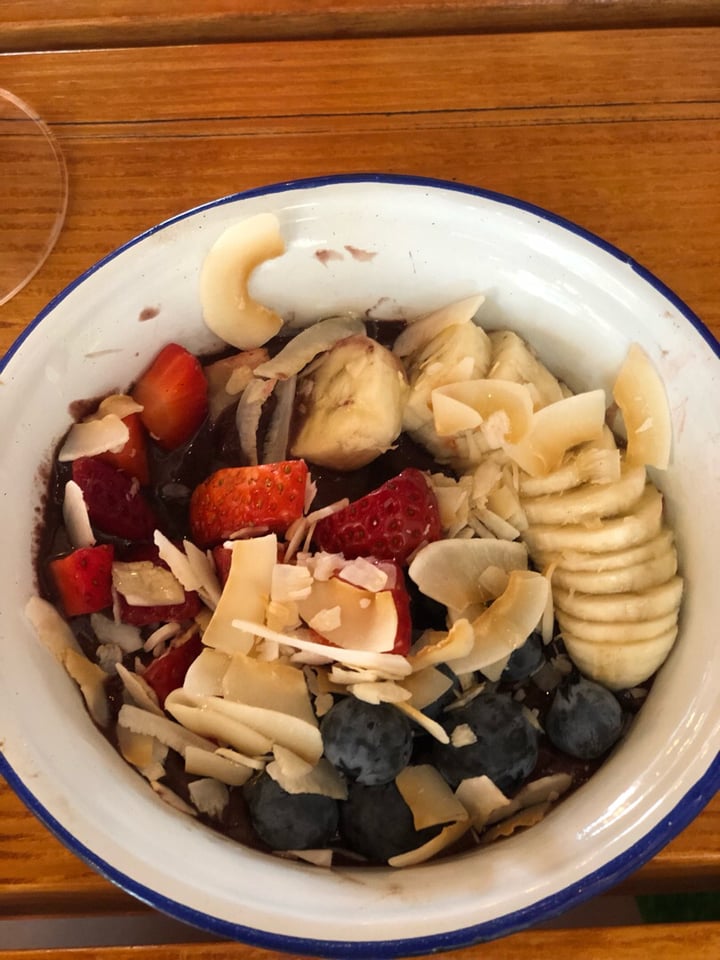 photo of Shake Farm Açai bowl shared by @roxtarlette on  25 Mar 2019 - review