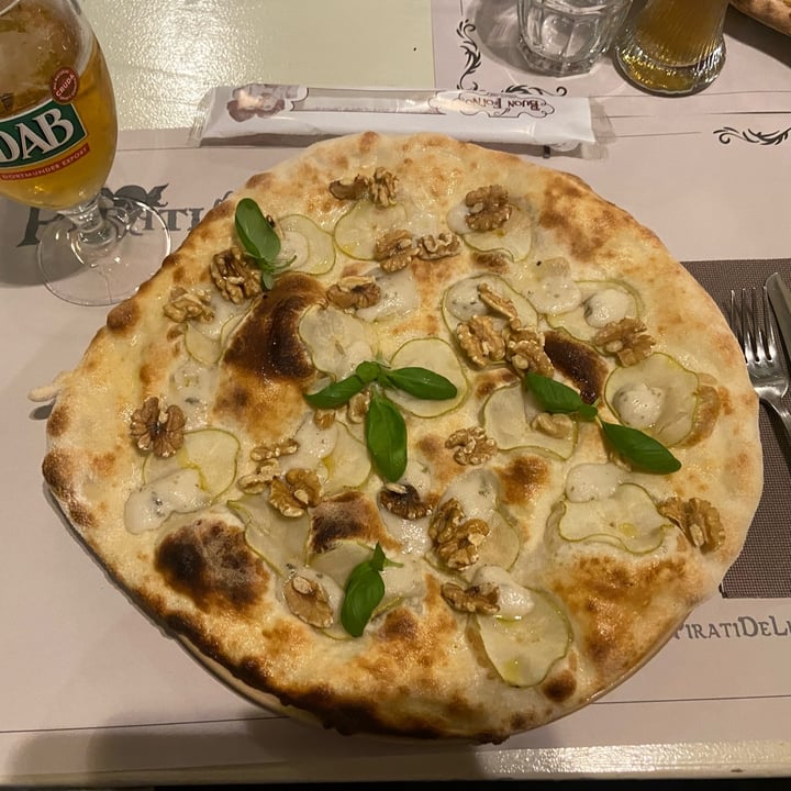 review photo of Pirati DeLuxe pizza tesoro shared by @erialaimo on 12 Apr 2022 - review
