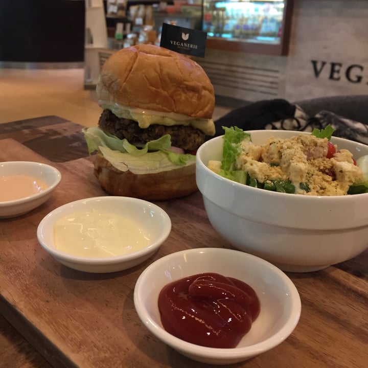 photo of VEGANERIE Concept Black bean burger shared by @abzjenkins on  23 Jun 2020 - review