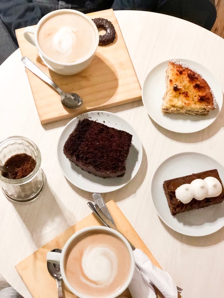 review photo of Vica (Delivery Only) Brownie con mousse y crema shared by @veggiefitstyle on 21 Apr 2020 - review