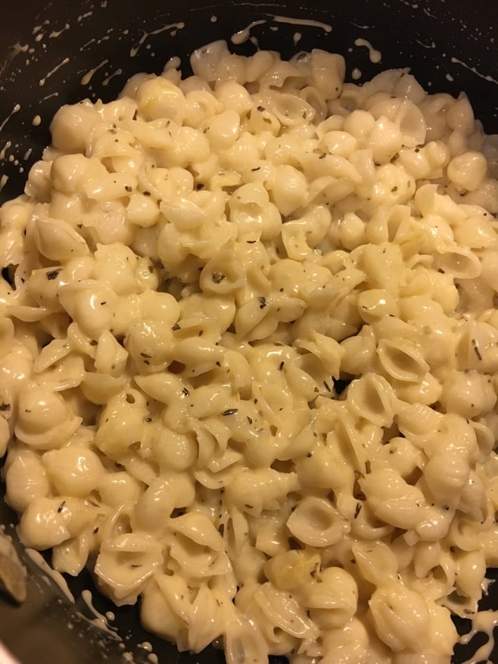 review photo of Daiya Alfredo Style Deluxe Cheeze Sauce shared by @kenziisntcool on 25 Dec 2019 - review