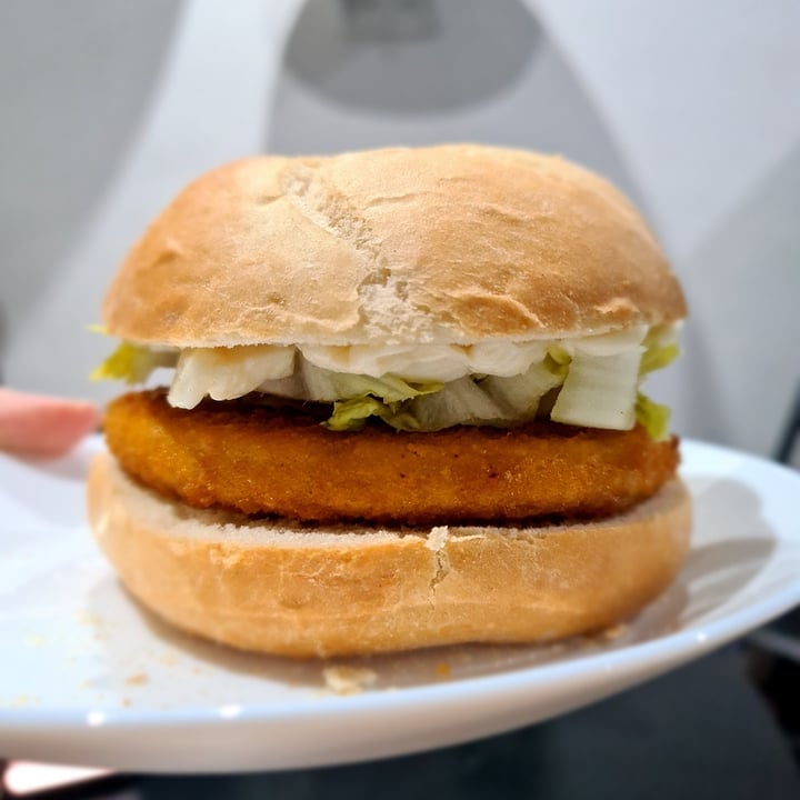 photo of The Vegetarian Butcher Crispy chickimicki Burger shared by @happy4paws on  08 Mar 2022 - review