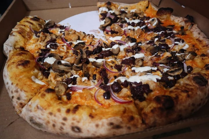 photo of Whole Foods Market Build Your Own Pizza shared by @lizmaselli on  18 Nov 2019 - review