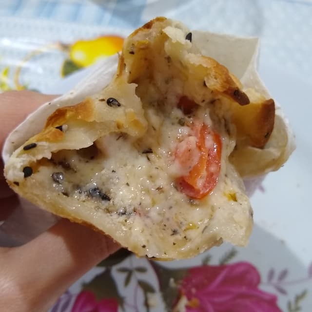 菜肴“Empanadas De Caprese”的照片