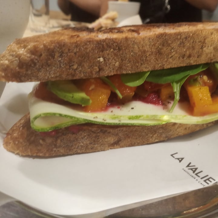 photo of La Valiente Sandwich Vegetariano shared by @huara on  15 May 2022 - review