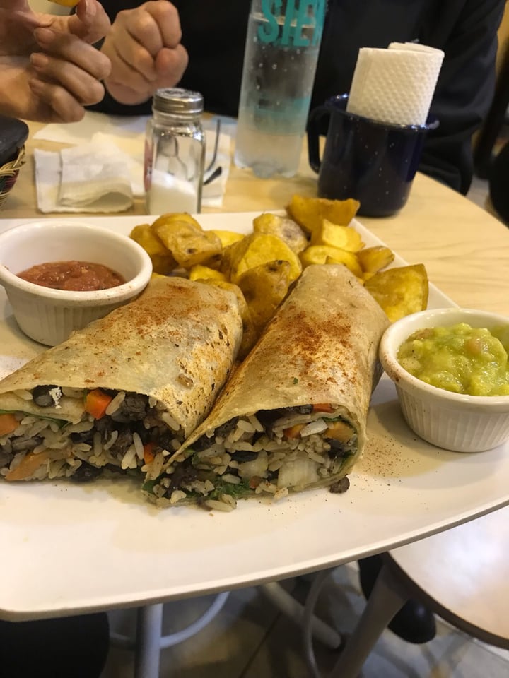 review photo of La Cocinita Verde - Comida Vegana Vegan Burritos shared by @angelicarsolarte on 20 Aug 2019 - review
