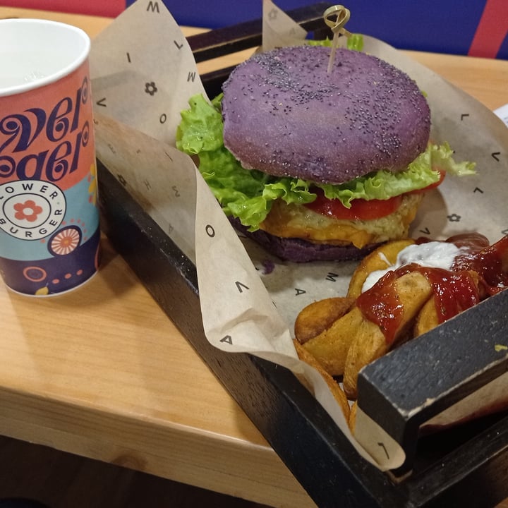 photo of Flower Burger Cheesy Cecio Burger shared by @spanish-girl-inmilan on  02 Apr 2022 - review
