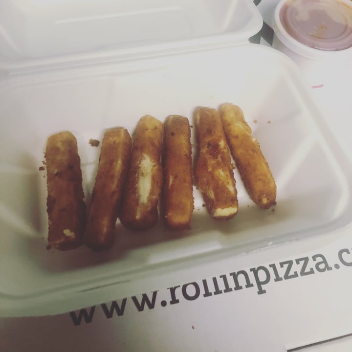 photo of Rollin' Pizza Inc. Vegan Mozza Sticks shared by @ocaeniez on  02 Nov 2020 - review