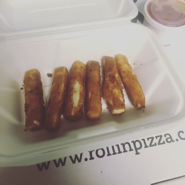 review photo of Rollin' Pizza Inc. Vegan Mozza Sticks shared by @ocaeniez on 02 Nov 2020 - review