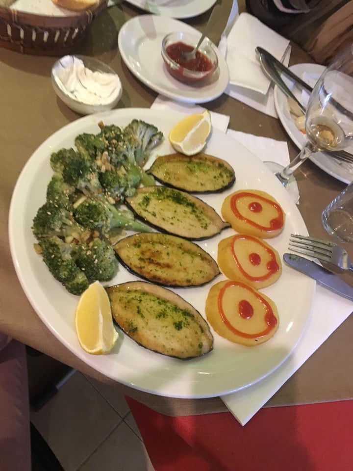 review photo of Aloe-Restaurante Vegetariano y Vegano Filetes de "pescado" shared by @yolandaescri on 28 Nov 2019 - review
