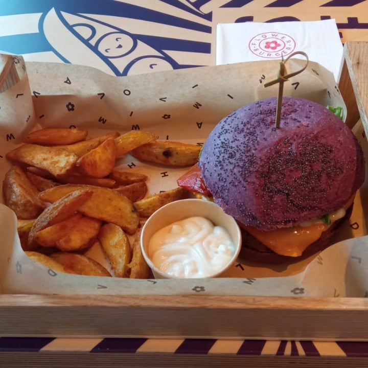 photo of Flower Burger Flower Burger shared by @chiaracatarci on  27 Jul 2022 - review