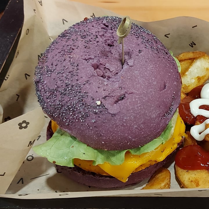 photo of Flower Burger Cheesy Cecio Burger shared by @fasveg on  20 Mar 2022 - review