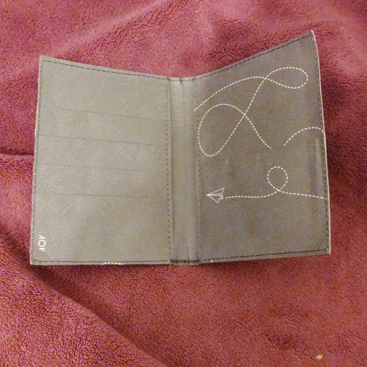 review photo of Dobra Porta Passaporte Da Dobra shared by @liz-beth on 29 Jul 2022 - review