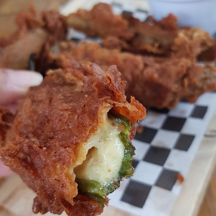 review photo of Blooming ONION Jalapeño Poppers shared by @abrilnoesunmes on 24 Jul 2022 - review