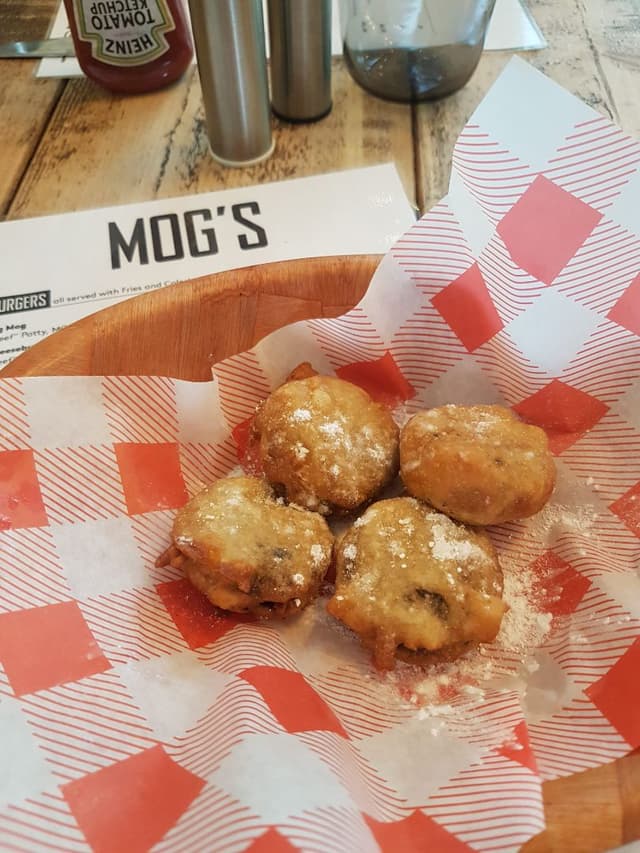 「Deep fried Oreos」の料理の写真
