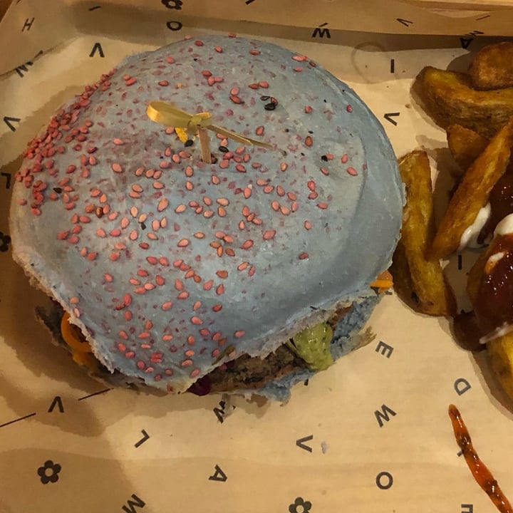 photo of Flower Burger I Puffi Burger shared by @rumakaur on  18 Apr 2022 - review