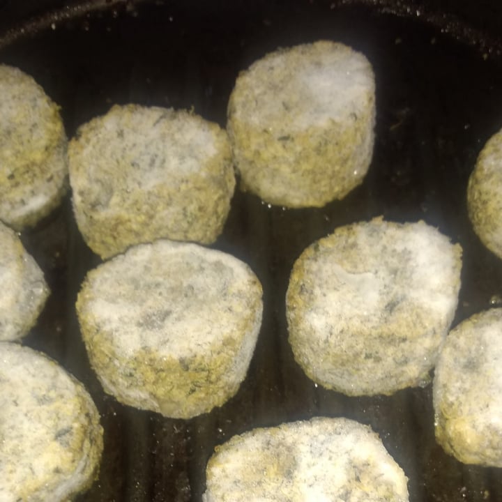 review photo of Mundo Vegetal Bocaditos de quinoa con muzzarella de almendra shared by @barilocheveg on 05 Jun 2020 - review