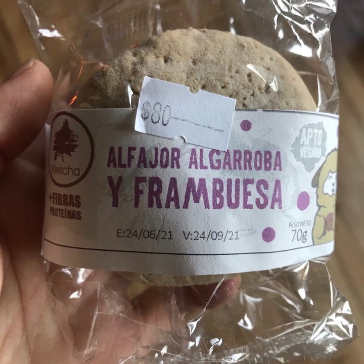 photo of Kiwicha Alfajor de algarroba frambuesa shared by @ladybiird on  21 Jul 2021 - review