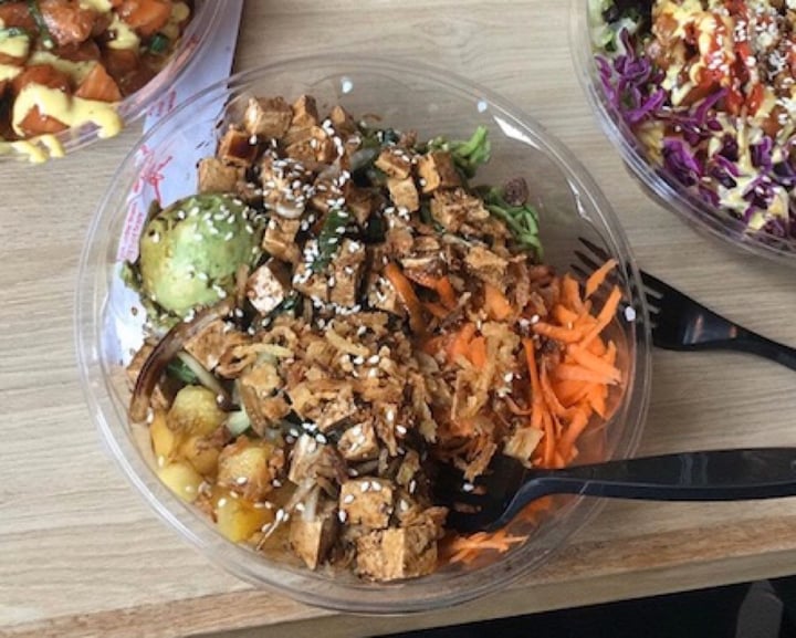 photo of Ola Poke ola poke bowl chico vegano 🌱 shared by @gordaperosimpatica on  08 Dec 2019 - review