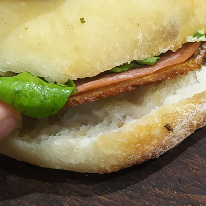 photo of Pizzeria El Golpe Sandwich de seitán shared by @emanuelo on  12 Sep 2021 - review