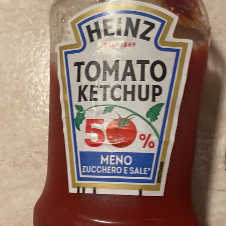 photo of Heinz Tomato ketchup 50% in meno zucchero e sale shared by @vittititti on  18 Mar 2022 - review