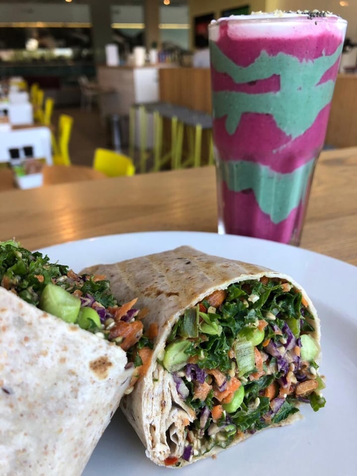 photo of Kauai Plant power wrap shared by @lollygreve on  01 Jul 2019 - review