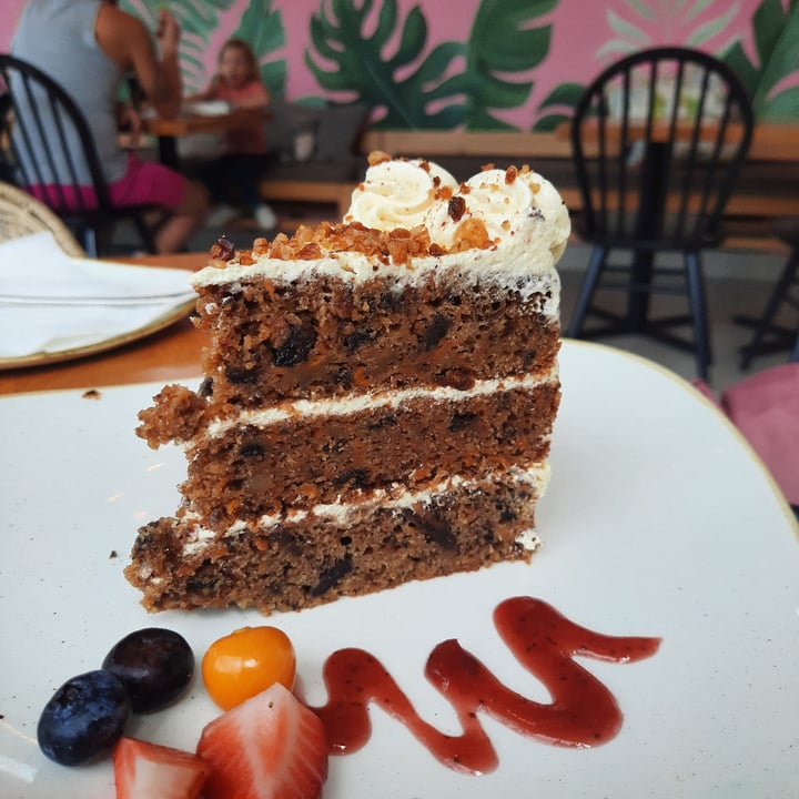 photo of Kaylee's Eatery Carrot Cake shared by @becomingchanelle on  11 May 2021 - review
