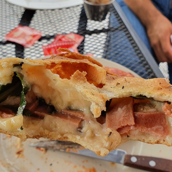 photo of Ixteriolo's Calzone shared by @monikichi on  20 Oct 2021 - review