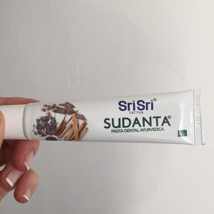 photo of SriSri Tattva Pasta Dental Ayurvédica Sudanta shared by @luciamonsalbo on  02 May 2021 - review