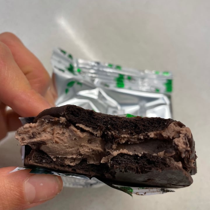 review photo of Un Rincón Vegano Alfajor Black Chocolate shared by @veganlaifstyle on 24 May 2021 - review