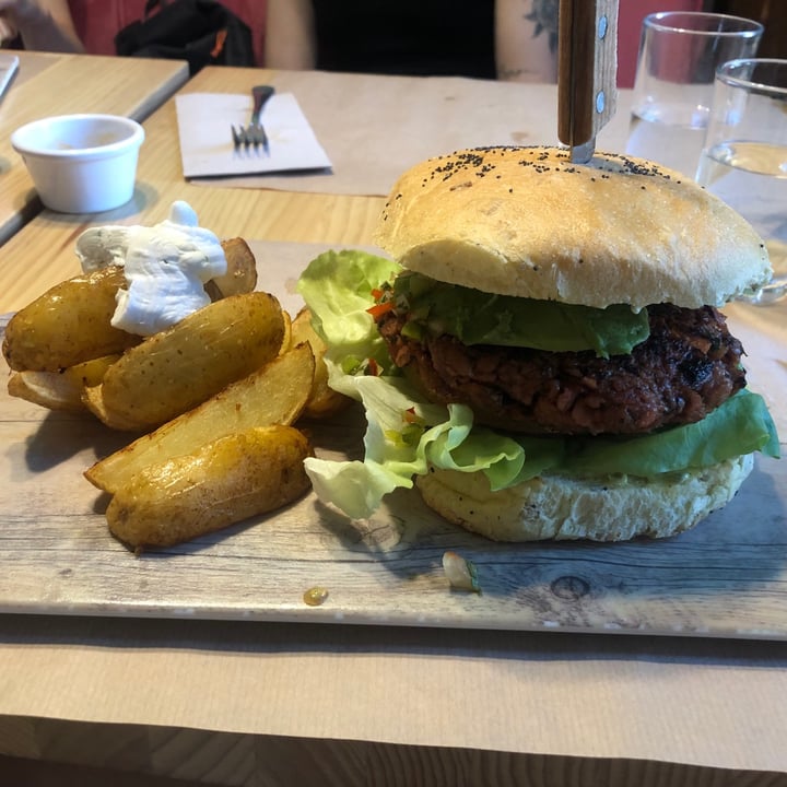 photo of Viva Burger Chingona shared by @estherfe on  20 Jul 2021 - review