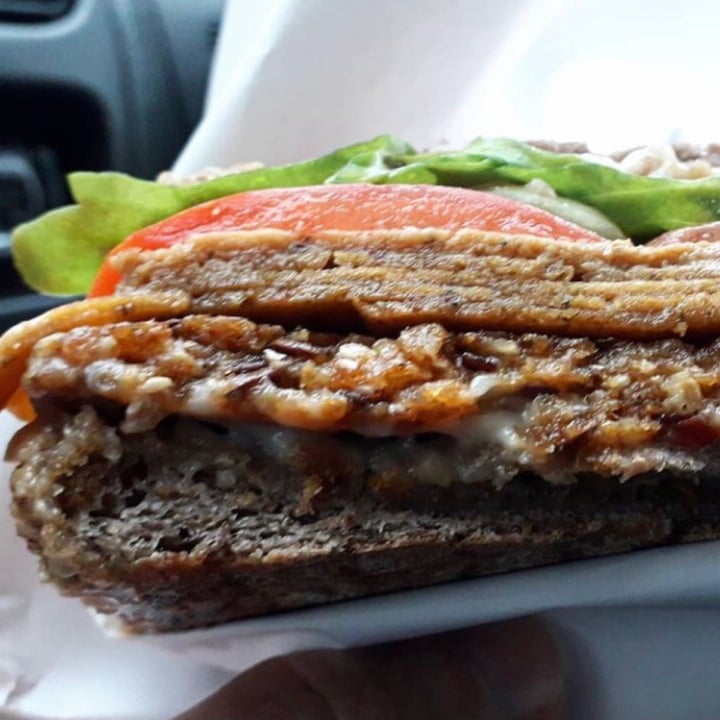 photo of Fast Food Vege Fino Keburger shared by @veganfoodcroatia on  02 Nov 2022 - review