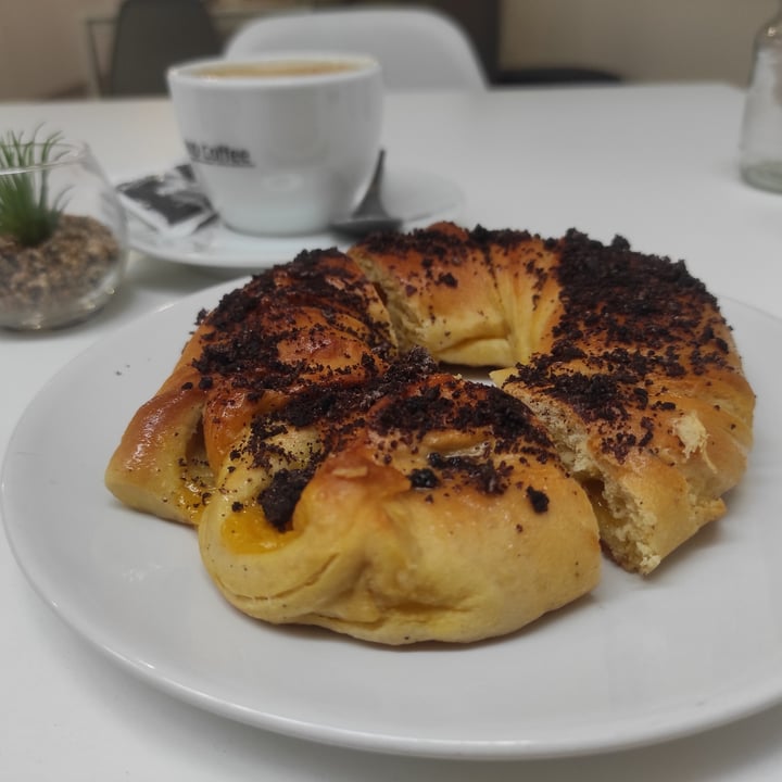 photo of TerraPlantio Dulce con relleno de crema y topping de Oreo shared by @corunavegana on  06 Jul 2021 - review