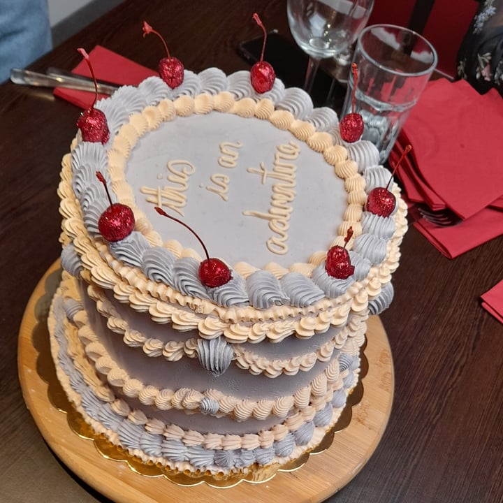 photo of Happy Friday Kitchen Customised Birthday Cake shared by @carolinecherie on  09 May 2022 - review