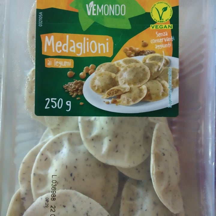 review photo of Vemondo Medaglioni Ai Legumi shared by @loveforanimals on 20 Mar 2022 - review